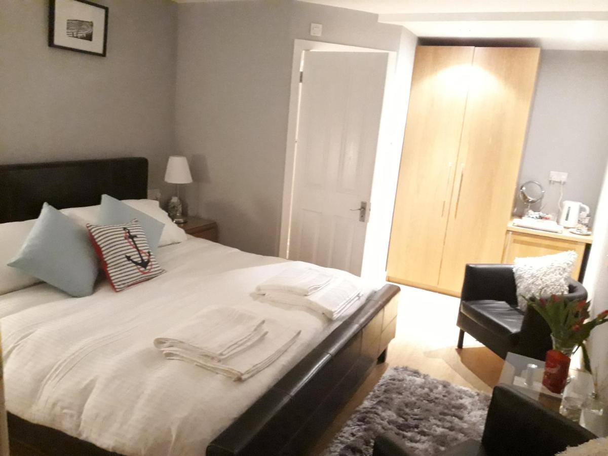 Coast 77 B&B Poole Ngoại thất bức ảnh