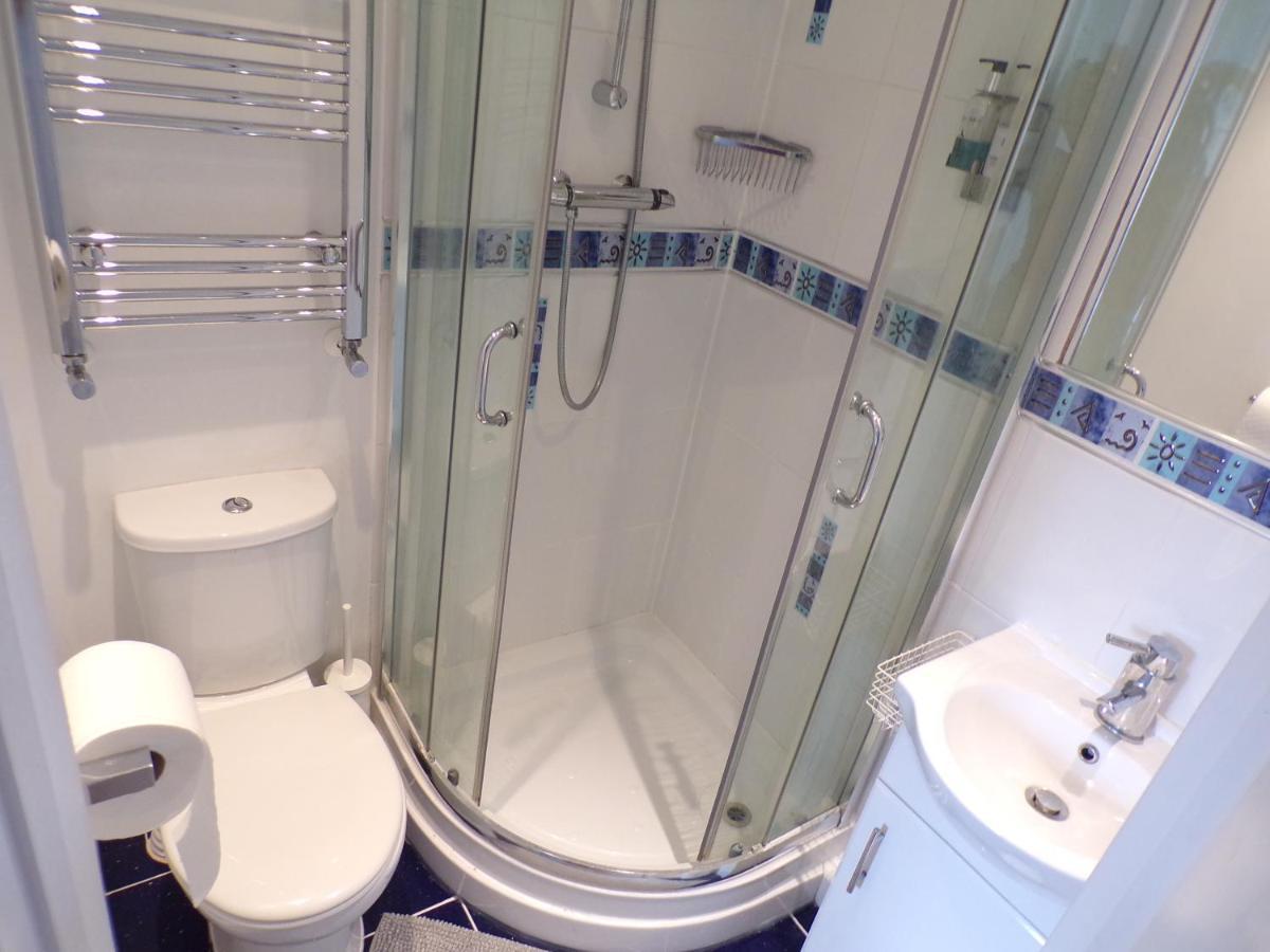 Coast 77 B&B Poole Ngoại thất bức ảnh