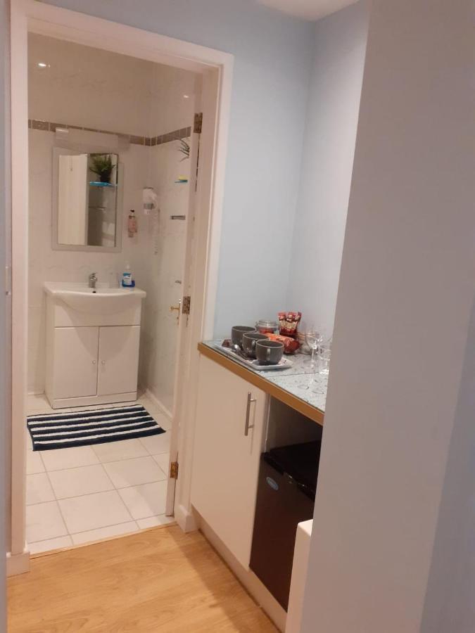 Coast 77 B&B Poole Ngoại thất bức ảnh